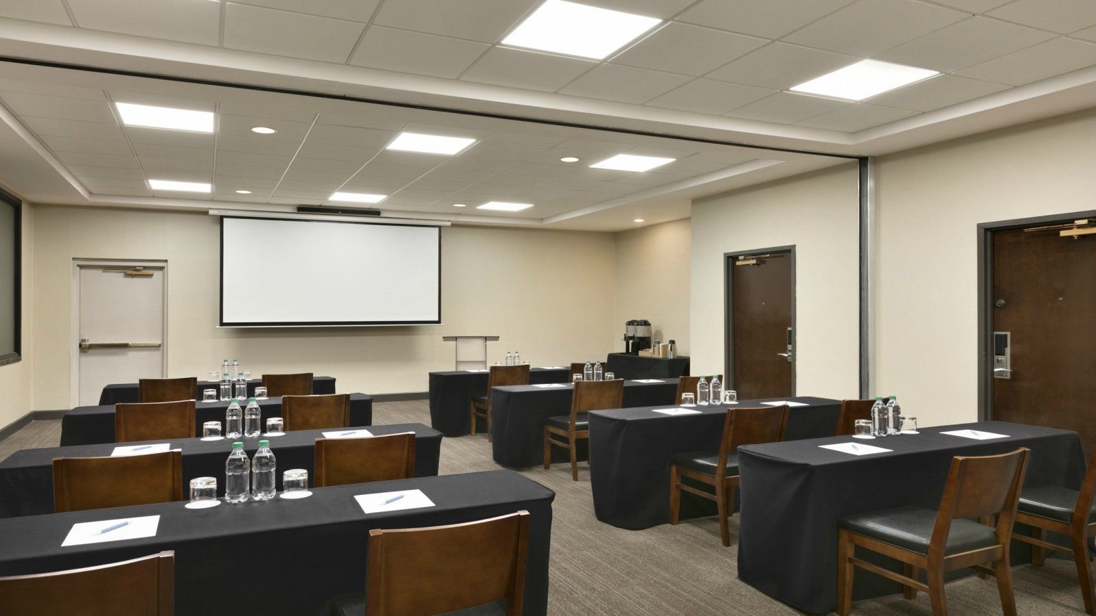 Four Points By Sheraton Raleigh North Бізнес фото